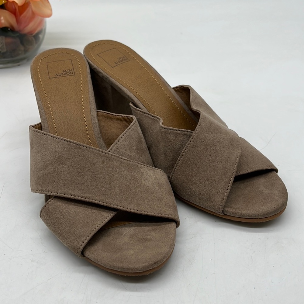 14th and Union Tan Suede Heeled Cris Cross Sandal. MCH2798F